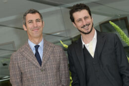 Copertina di “A Sanremo 2011 con Luca Bizzarri piangemmo a dirotto. Gli voglio bene, ma le nostre vite sono separate. Ho amici più vicini”: lo rivela Paolo Kessisoglu