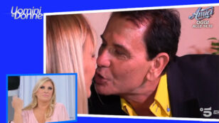 Copertina di “Valerio non voleva lavarsi i denti per paura di togliersi il sapore della sua Gemma”: la rivelazione di Maria De Filippi dopo il “bacione”