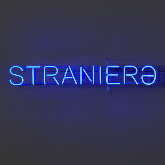 Gli stranieri di Claire Fontaine