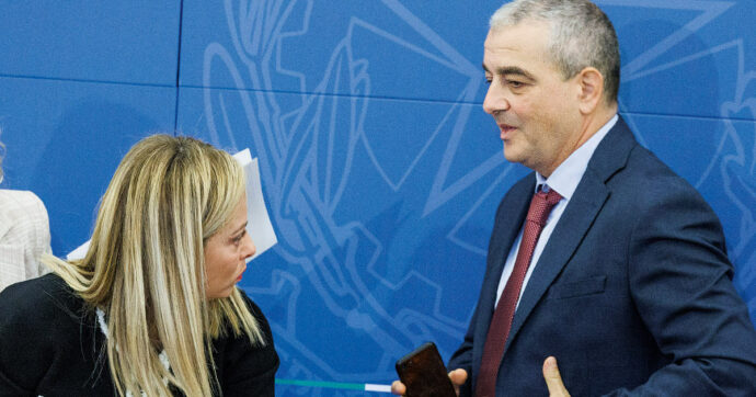 Consulta, sui tempi lite Fazzolari-Mantovano. Lega e FI contro Meloni