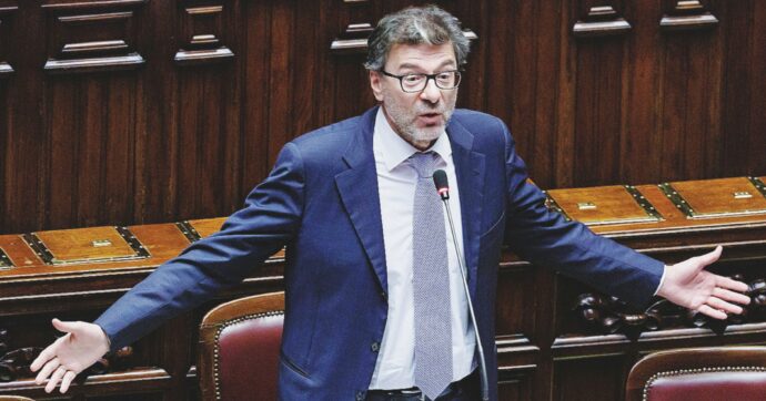 Copertina di Lite sulle tasse, ma Giorgetti insiste su assicurazioni&C.