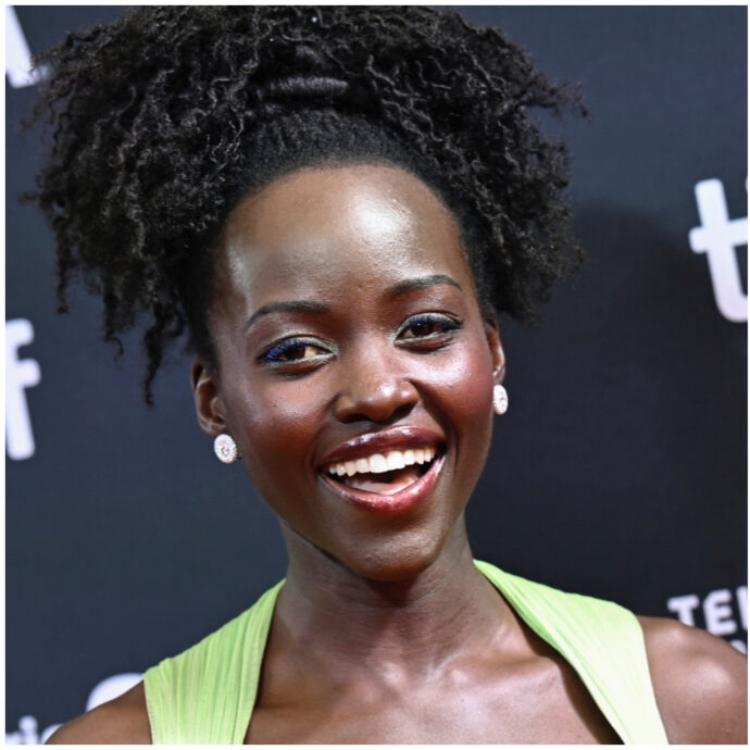 Lupita Nyong’o ha rotto con Joshua Jackson: “Se mai sarò così fortunata da ritrovarmi di nuovo in una relazione romantica, sarà grazie al mio gatto”