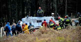 Copertina di Mottarone, tre patteggiamenti e due proscioglimenti per la strage della funivia. La sindaca: “Intervento dei pm da brivido”