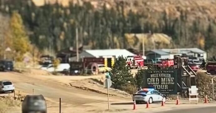 Usa, 23 turisti intrappolati in una miniera d’oro in Colorado: uno di loro è morto. “Bloccati sotto terra per sei ore”