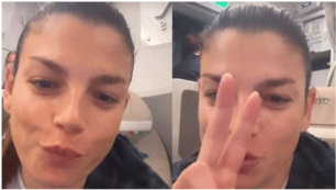 Copertina di “Sono in partenza per Los Angeles, il piano è in piedi”: Emma rivela il suo stratagemma per affrontare la paura di volare