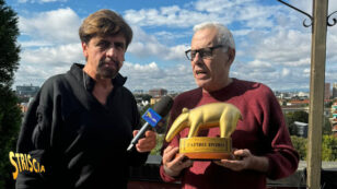 Copertina di “Dovreste darlo ad Adriano Celentano, il Tapiro. Unico problema, sulla porta di casa sua vi attende Claudia Mori con una mazza”: Teo Teocoli scatenato