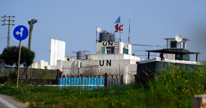 Razzo contro la base italiana Unifil in Libano: nessun ferito. Wsj: “Usa valutano di riavviare l’operazione Project Freedom”