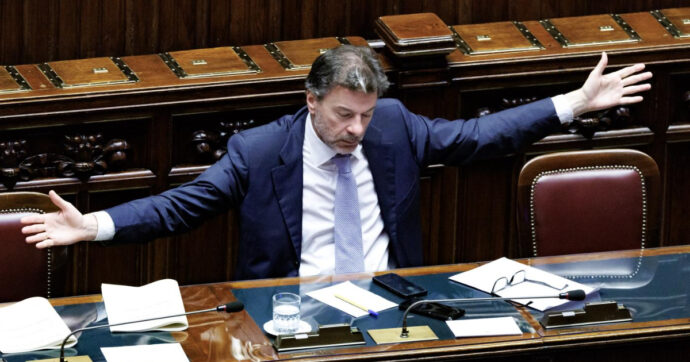 Lo slalom di Giorgetti tra le nuove tasse previste in legge di bilancio: “Sono solo ritocchi di entrate”