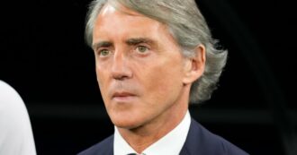 Copertina di “Vuoi vedere il mio conto banca?”: Roberto Mancini furioso, in sala stampa cala il gelo. Le scuse della Federcalcio dell’Arabia Saudita