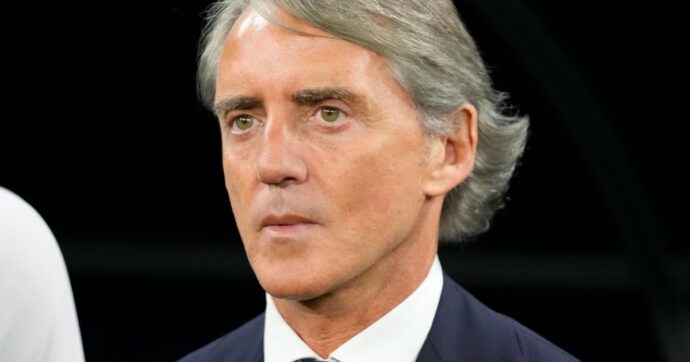 “Vuoi vedere il mio conto banca?”: Roberto Mancini furioso, in sala stampa cala il gelo. Le scuse della Federcalcio dell’Arabia Saudita