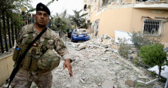 Copertina di Libano, un altro casco blu ferito negli scontri. Unifil: “Molti danni alle strutture”. L’Iran denuncia massicci cyberattacchi