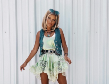 Copertina di Morta a 25 anni la nota influencer Taylor Rousseau Grigg: “Ha sofferto molto a causa del morbo di Addison”