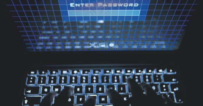 Le password di 91 parlamentari nel dark web: il vizio di iscriversi (pure ai siti di incontri) con la mail istituzionale