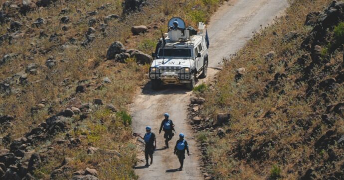 Libano, ferito un altro casco blu. L’Onu: “Rischio di catastrofe”