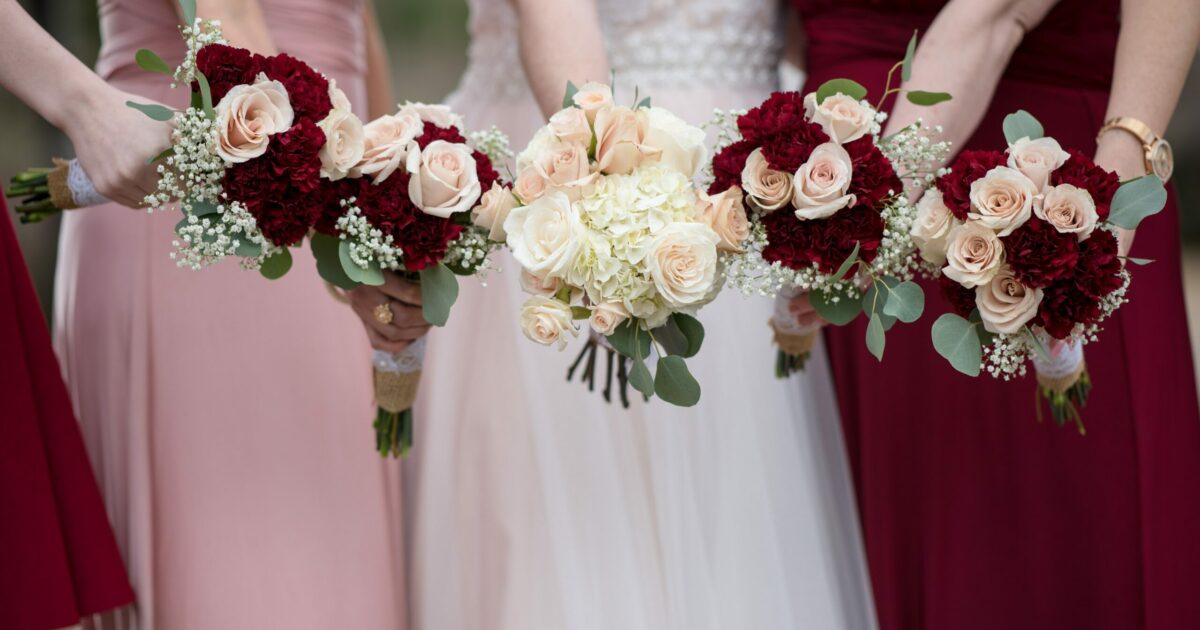 “Ho pianto di gioia quando ho ricevuto l’invito al matrimonio della mia amica d’infanzia, poi ho capito la grossa fregatura”: la storia su Reddit