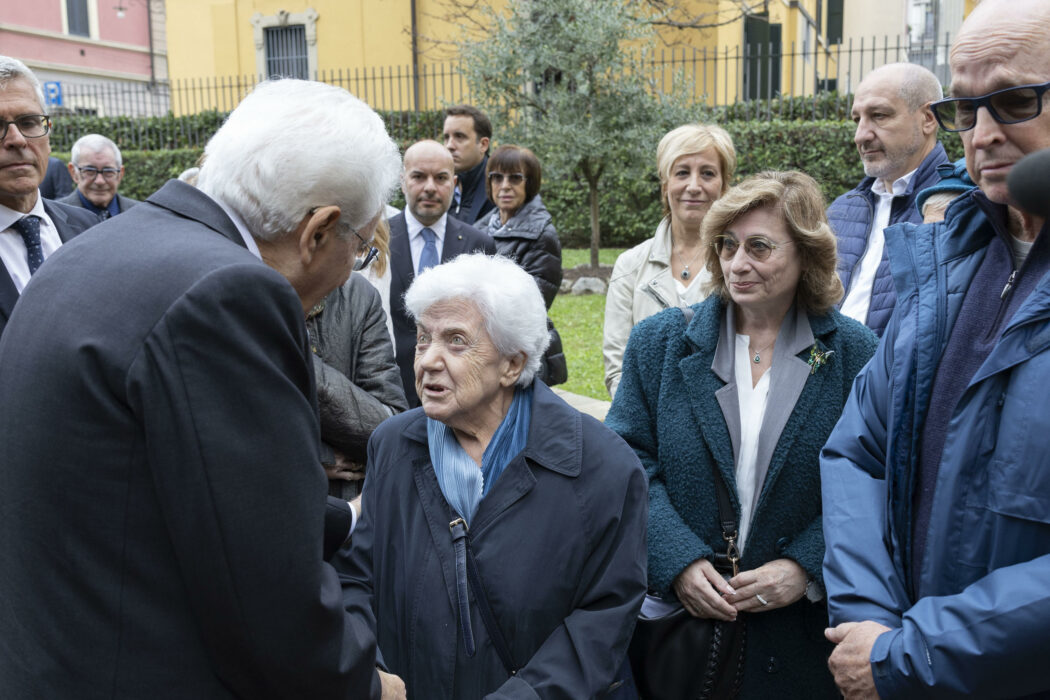 Il presidente della Repubblica Sergio Mattarella al Monumento ai piccoli martiri di Gorla di Milano in occasione della cerimonia per l’ottantesimo anniversario del bombardamento che nel 1944 uccise 184 bambini nel quartiere milanese, Milano, 14 ottobre 2024. ANSA/FRANCESCO AMMENDOLA/US QUIRINALE +++ NO SALES, EDITORIAL USE ONLY +++ NPK +++