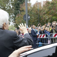 Il presidente della Repubblica Sergio Mattarella al Monumento ai piccoli martiri di Gorla di Milano in occasione della cerimonia per l’ottantesimo anniversario del bombardamento che nel 1944 uccise 184 bambini nel quartiere milanese, Milano, 14 ottobre 2024. ANSA/FRANCESCO AMMENDOLA/US QUIRINALE +++ NO SALES, EDITORIAL USE ONLY +++ NPK +++