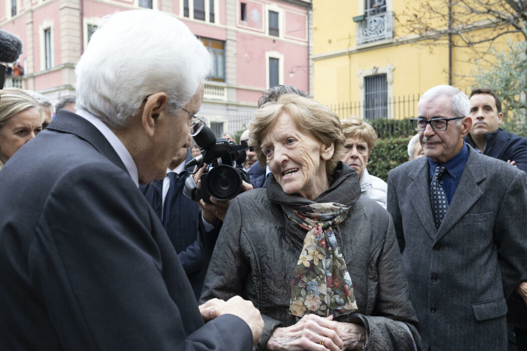 Il presidente della Repubblica Sergio Mattarella al Monumento ai piccoli martiri di Gorla di Milano in occasione della cerimonia per l’ottantesimo anniversario del bombardamento che nel 1944 uccise 184 bambini nel quartiere milanese, Milano, 14 ottobre 2024. ANSA/FRANCESCO AMMENDOLA/US QUIRINALE +++ NO SALES, EDITORIAL USE ONLY +++ NPK +++