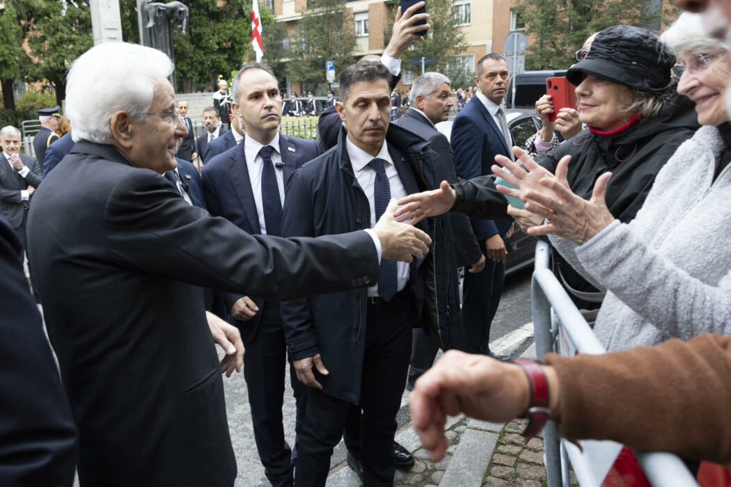 Il presidente della Repubblica Sergio Mattarella al Monumento ai piccoli martiri di Gorla di Milano in occasione della cerimonia per l’ottantesimo anniversario del bombardamento che nel 1944 uccise 184 bambini nel quartiere milanese, Milano, 14 ottobre 2024. ANSA/FRANCESCO AMMENDOLA/US QUIRINALE +++ NO SALES, EDITORIAL USE ONLY +++ NPK +++