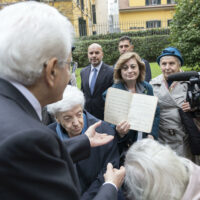 Il presidente della Repubblica Sergio Mattarella al Monumento ai piccoli martiri di Gorla di Milano in occasione della cerimonia per l’ottantesimo anniversario del bombardamento che nel 1944 uccise 184 bambini nel quartiere milanese, Milano, 14 ottobre 2024. ANSA/FRANCESCO AMMENDOLA/US QUIRINALE +++ NO SALES, EDITORIAL USE ONLY +++ NPK +++