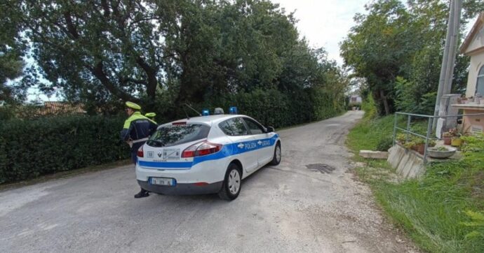 Un 15enne trovato morto a Senigallia: si era allontanato con la pistola del padre. Aperto fascicolo per istigazione al suicidio