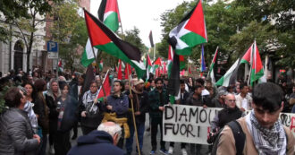 Copertina di Italia-Israele, a Udine il corteo pro Palestina prima della partita: “Non si gioca a calcio con chi ha fatto un genocidio”