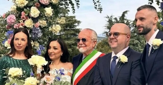 “Ti hanno visto con una maglia bianconera, vuoi confessare?”: lo show di De Laurentiis al matrimonio con Brozovic testimone