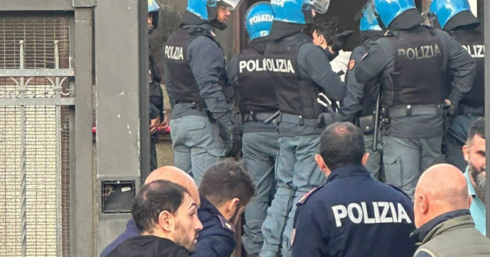 Roma, sgombero a Torre Maura: cacciate 96 persone, tra loro anche bambini