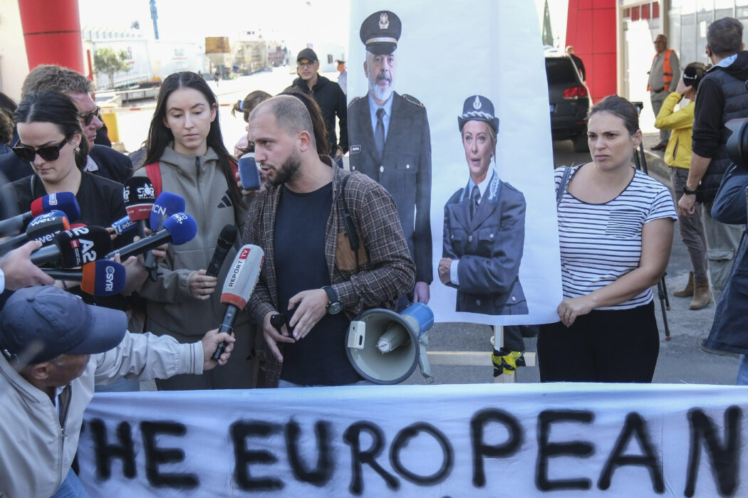 Activists, holding pictures of the Italian and Albanian premiers dressed as police officers, protest at the entrance of the port of Shengjin, northwestern Albania Wednesday, Oct. 16, 2024, following the arrival of an Italian navy ship carrying the first group of migrants who were intercepted in international waters. (AP Photo/Vlasov Sulaj) 


associated Press / LaPresse
Only italy and Spain