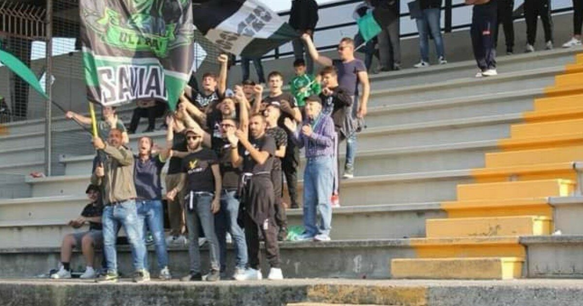 La storia di nonno Saverio in curva a 85 anni e dell’arbitro rimasto senz’acqua perché aveva fischiato male – Domeniche Bestiali