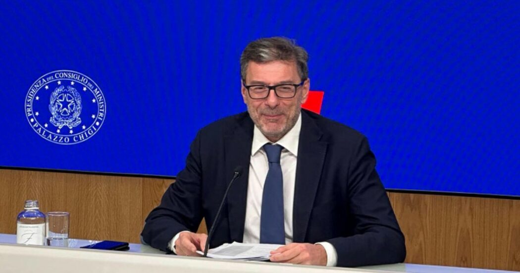 https://st.ilfattoquotidiano.it/wp-content/uploads/2024/10/16/giorgetti-1200-14-1050x551.jpg