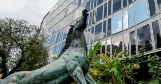 Copertina di UniRai in piazza per i precari. Altro rinvio sulle nomine