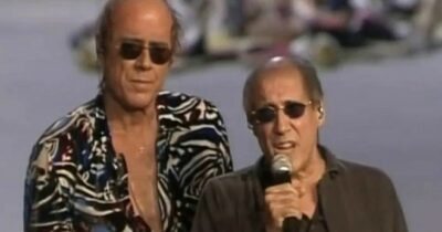 Copertina di “L’altro giorno eravamo al telefono, io e Adriano Celentano. Si è sentita in lontananza la voce di Claudia Mori: ‘Con chi sei al telefono?’. E quando lui ha detto che ero io…”: il racconto di Teo Teocoli