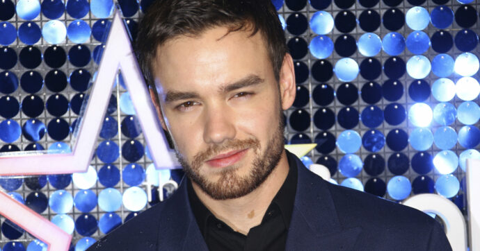 Copertina di Ai funerali di Liam Payne l’ex compagna Cheryl Cole col figlio Bear assieme a tutti gli ex compagni dei One Direction: “Una cerimonia intima e commovente”