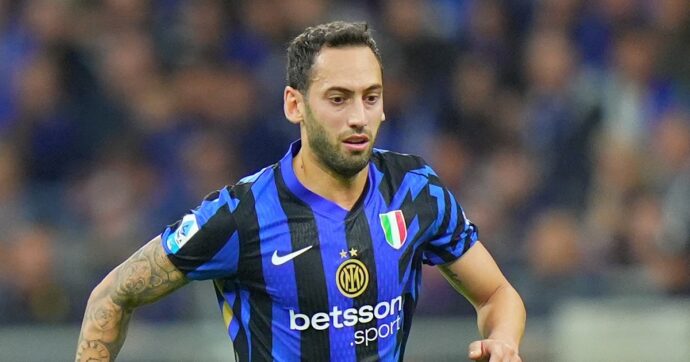 “Sì, ho incontrato i capi ultras: l’Inter mi aveva detto di non farlo. Mai uscito a cena”: Hakan Calhanoglu sentito in Procura. Cosa rischia