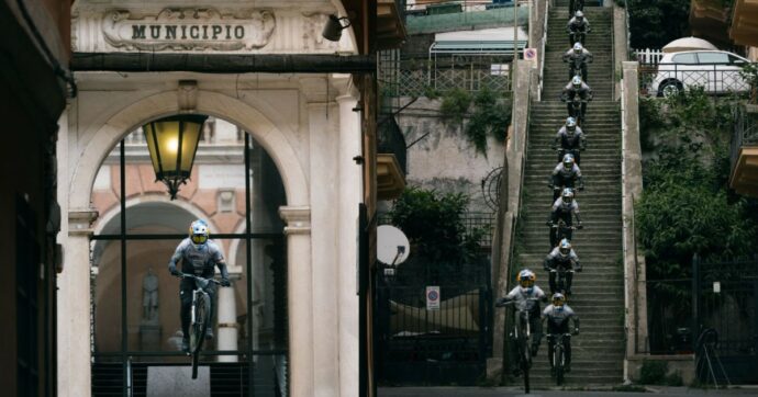 Biciclette che sfrecciano e saltano tra i caruggi: a Genova la prima tappa europea nella storia del Red bull Cerro Abajo