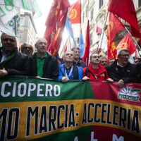 Il segretario generale della Cgil Maurizio Landini, Il segretario generale della Uil Pierpaolo Bombardieri ed Il segretario generale della Cisl Luigi Sbarra, durante la manifestazione di fim, fiom, uilm ed i lavoratori di Stellantis, per lo sciopero generale unitario del settore automotive, Roma, 18 ottobre 2024. ANSA/ANGELO CARCONI