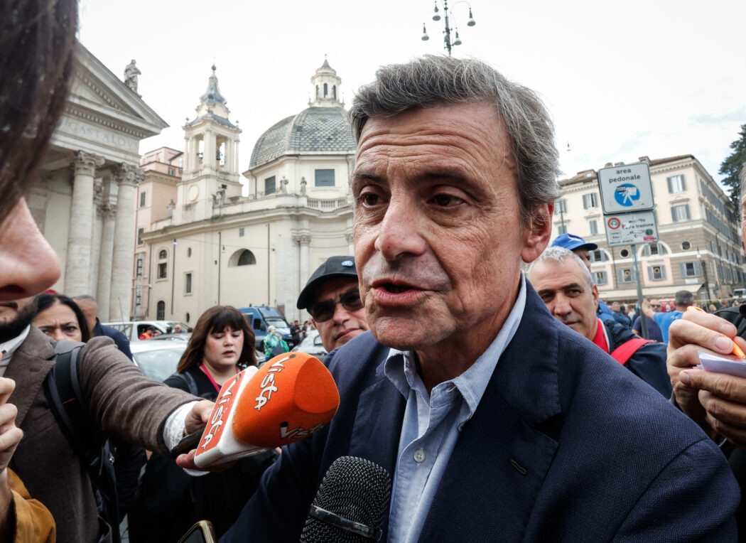 Carlo Calenda durante la manifestazione nazionale settore Automotive, Roma, 18 Ottobre 2024. ANSA/GIUSEPPE LAMI