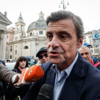 Carlo Calenda durante la manifestazione nazionale settore Automotive, Roma, 18 Ottobre 2024. ANSA/GIUSEPPE LAMI