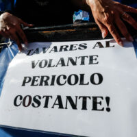 Un momento a Piazza del Popolo durante la manifestazione nazionale settore Automotive, Roma, 18 Ottobre 2024. ANSA/GIUSEPPE LAMI