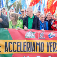 Il segretario CISL Luigi Sbarra, il,segretario FIM Ferdinando Uliano, il segretario UILM Rocco Palombella, Il segretario UIL Pierpaolo Bombardieri, Il segretario CGIL Maurizio Landini, il segretario FIOM Michele de Palma durante la manifestazione organizzata da Fim, Fiom, Uilm in occasione dello sciopero nazionale dei metalmeccanici del settore automotive, Roma, Venerdì, 18 Ottobre 2024 (foto Mauro Scrobogna / LaPresse) 

CISL secretary Luigi Sbarra, FIM secretary Ferdinando Uliano, UILM secretary Rocco Palombella, UIL secretary Pierpaolo Bombardieri, CGIL secretary Maurizio Landini, FIOM secretary Michele de Palma during the demonstration organized by Fim, Fiom, Uilm unions on the occasion of the national strike of metalworkers of the automotive sector, Rome, Friday, October 18 2024 (photo Mauro Scrobogna / LaPresse)