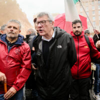 Il segretario CGIL Maurizio Landini durante la manifestazione organizzata da Fim, Fiom, Uilm in occasione dello sciopero nazionale dei metalmeccanici del settore automotive, Roma, Venerdì, 18 Ottobre 2024 (foto Mauro Scrobogna / LaPresse) 

CGIL secretary Maurizio Landini during the demonstration organized by Fim, Fiom, Uilm unions on the occasion of the national strike of metalworkers of the automotive sector, Rome, Friday, October 18 2024 (photo Mauro Scrobogna / LaPresse)