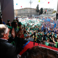 Luigi Sbarra in piazza del Popolo durante la manifestazione nazionale settore Automotive, Roma, 18 Ottobre 2024. ANSA/GIUSEPPE LAMI