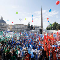 Un momento della manifestazione organizzata da Fim, Fiom e Uilm in occasione dello sciopero nazionale dei metalmeccanici del settore automotive, Roma, Venerdì, 18 Ottobre 2024 (Foto Roberto Monaldo / LaPresse)

A moment of the demonstration organized by Fim, Fiom and Uilm unions on the occasion of the national strike of automotive sector metalworkers, Rome, Friday, October 18, 2024 (Photo by Roberto Monaldo / LaPresse)