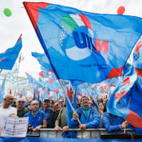 Un momento della manifestazione organizzata da Fim, Fiom e Uilm in occasione dello sciopero nazionale dei metalmeccanici del settore automotive, Roma, Venerdì, 18 Ottobre 2024 (Foto Roberto Monaldo / LaPresse)

A moment of the demonstration organized by Fim, Fiom and Uilm unions on the occasion of the national strike of automotive sector metalworkers, Rome, Friday, October 18, 2024 (Photo by Roberto Monaldo / LaPresse)