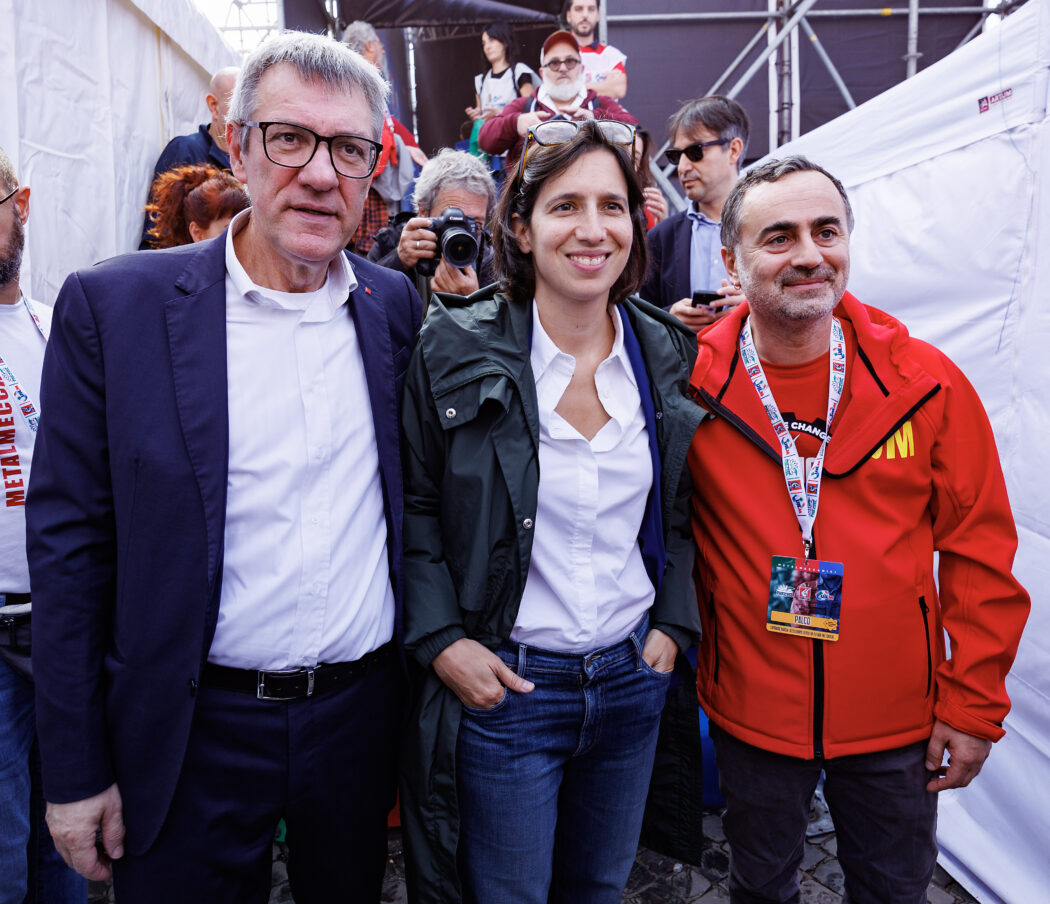 Maurizio Landini, Elly Schlein e Michele De Palma durante la manifestazione organizzata da Fim, Fiom e Uilm in occasione dello sciopero nazionale dei metalmeccanici del settore automotive, Roma, Venerdì, 18 Ottobre 2024 (Foto Roberto Monaldo / LaPresse)

Maurizio Landini, Elly Schlein and Michele De Palma during the demonstration organized by Fim, Fiom and Uilm unions on the occasion of the national strike of automotive sector metalworkers, Rome, Friday, October 18, 2024 (Photo by Roberto Monaldo / LaPresse)