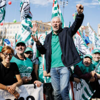 Fernando Uliano (Fim) durante la manifestazione organizzata da Fim, Fiom e Uilm in occasione dello sciopero nazionale dei metalmeccanici del settore automotive, Roma, Venerdì, 18 Ottobre 2024 (Foto Roberto Monaldo / LaPresse)

Fernando Uliano (Fim) during the demonstration organized by Fim, Fiom and Uilm unions on the occasion of the national strike of automotive sector metalworkers, Rome, Friday, October 18, 2024 (Photo by Roberto Monaldo / LaPresse)