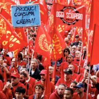 La segretaria del Partito Democratico Elly Schlein durante la manifestazione organizzata da Fim, Fiom e Uilm in occasione dello sciopero nazionale dei metalmeccanici del settore automotive, Roma, Venerdì, 18 Ottobre 2024 (Foto Roberto Monaldo / LaPresse)

Secretary of Democratic Party Elly Schlein during the demonstration organized by Fim, Fiom and Uilm unions on the occasion of the national strike of automotive sector metalworkers, Rome, Friday, October 18, 2024 (Photo by Roberto Monaldo / LaPresse)