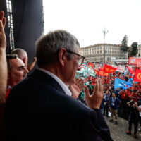 Maurizio Landini a piazza del Popolo durante la manifestazione nazionale settore Automotive, Roma, 18 Ottobre 2024. ANSA/GIUSEPPE LAMI