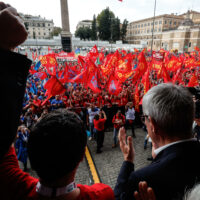 Maurizio Landini a piazza del Popolo durante la manifestazione nazionale settore Automotive, Roma, 18 Ottobre 2024. ANSA/GIUSEPPE LAMI